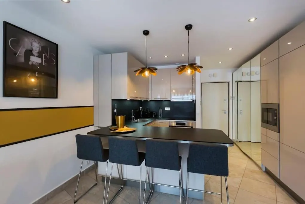 Apartmán Riviera Cannes 0*,